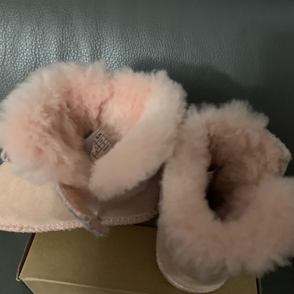 UGG kids sizes S - Picture 4 of 5